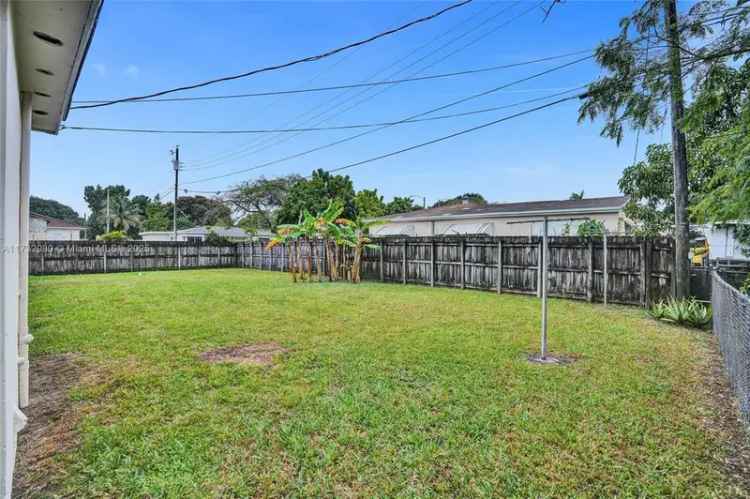 Single-family house For Sale in 17400, Northeast 11th Court, North Miami Beach, Florida