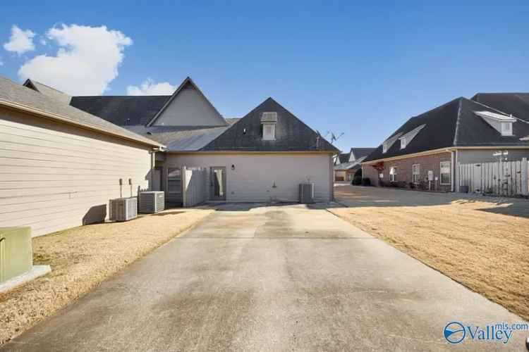 House For Sale in 122, Chimes Way Southwest, Huntsville, Alabama