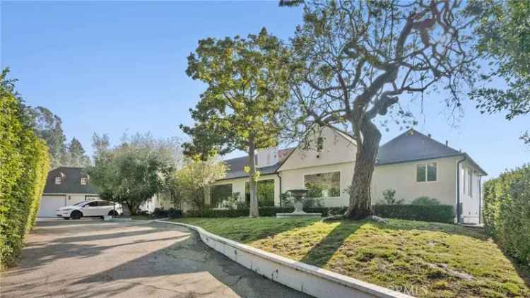 Single-family house For Sale in 2828, Benedict Canyon Drive, Beverly Hills, California