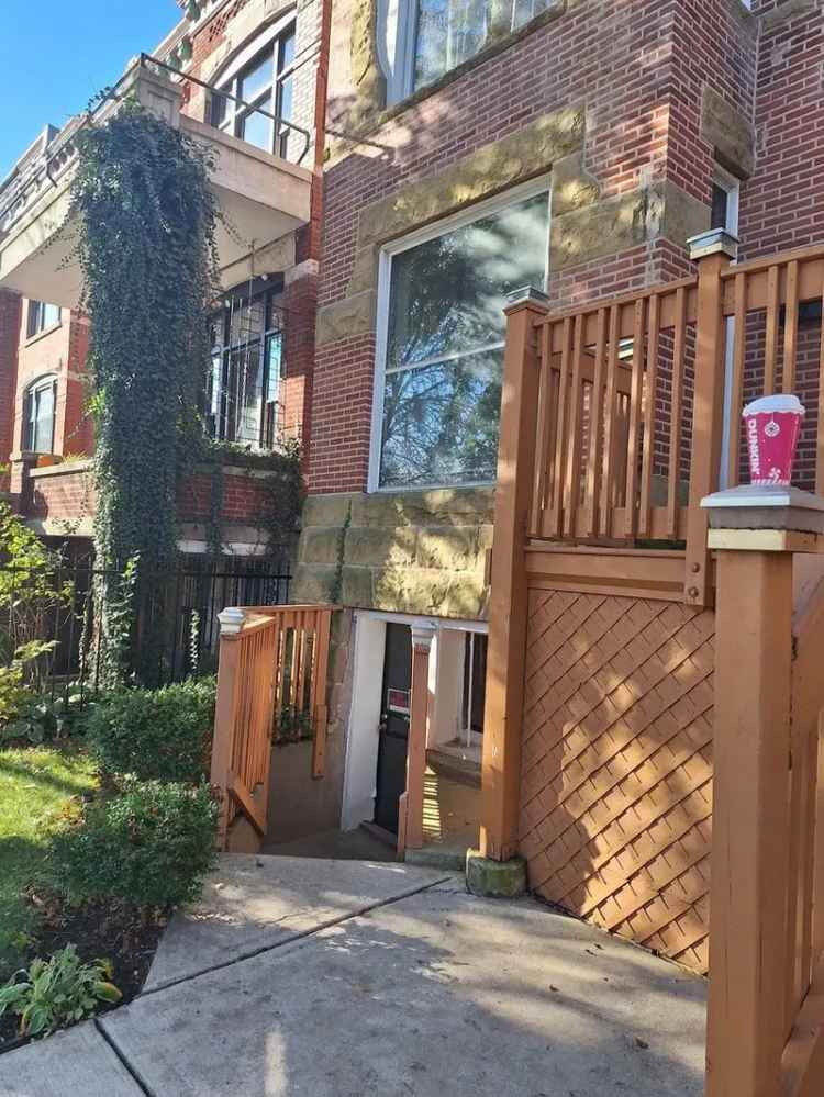 Multi-family house For Sale in 716, South Oakley Boulevard, Chicago, Illinois