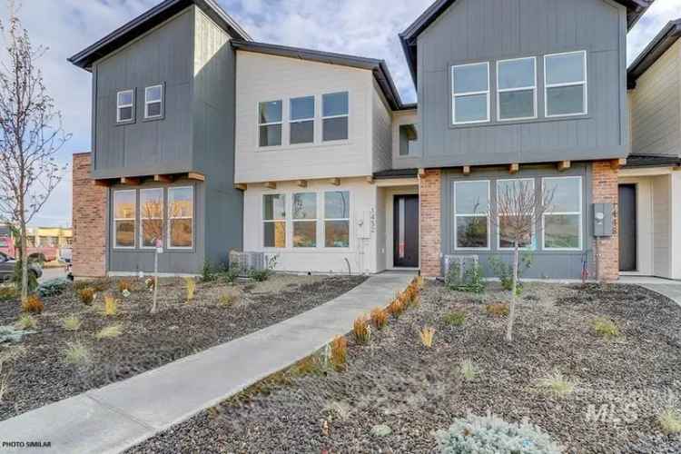 House For Sale in 1319, North Webb Way, Meridian, Idaho