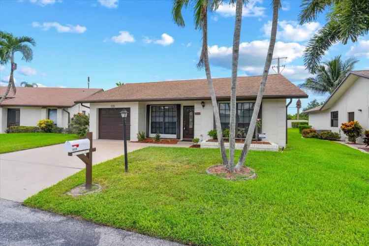 Single-family house For Sale in Greenacres, Florida