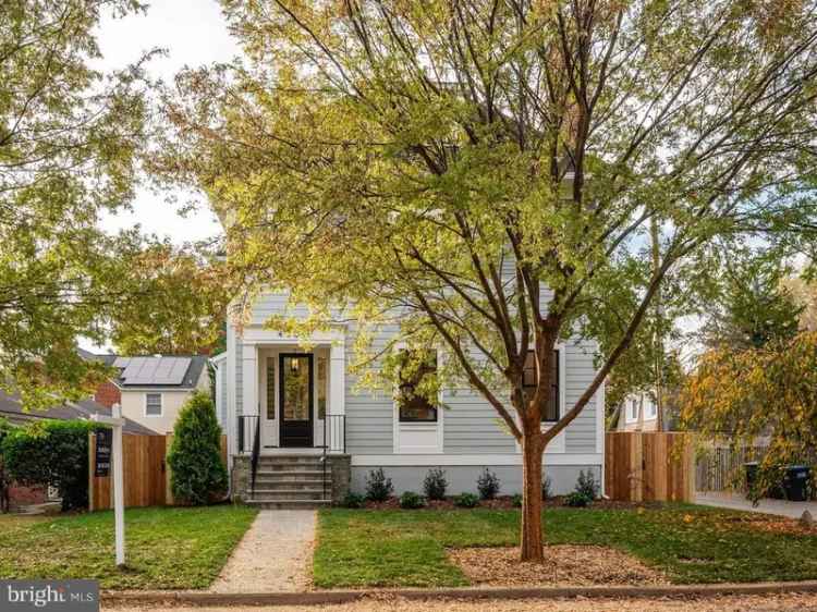 Single-family house For Sale in 4500, 48th Street Northwest, Washington, District of Columbia