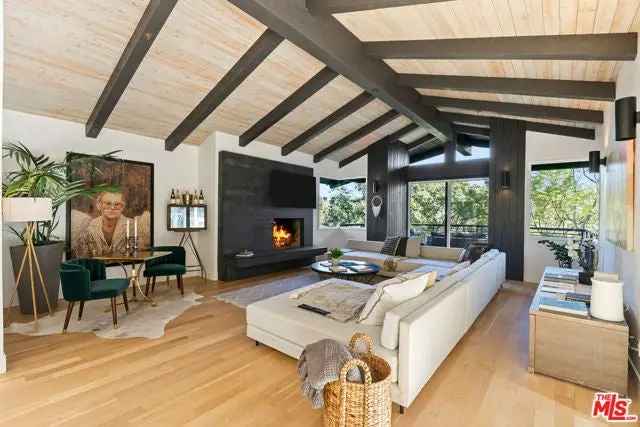 Single-family house For Sale in 6245, Busch Drive, Malibu, California