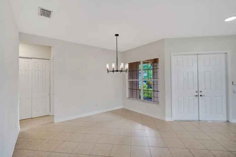 Single-family house For Sale in 8736, Woodgrove Harbor Lane, Boynton Beach, Florida