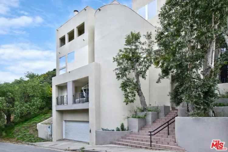 Single-family house For Sale in 1701, North Beverly Drive, Beverly Hills, California