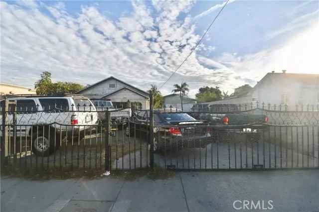 Single-family house For Sale in 2534, West Pomona Street, Santa Ana, California