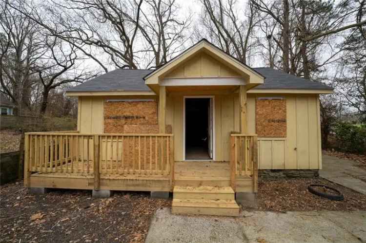 Single-family house For Sale in 2064, Chicago Avenue Northwest, Atlanta, Georgia