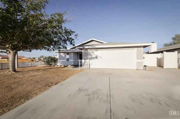 Single-family house For Sale in California City, California