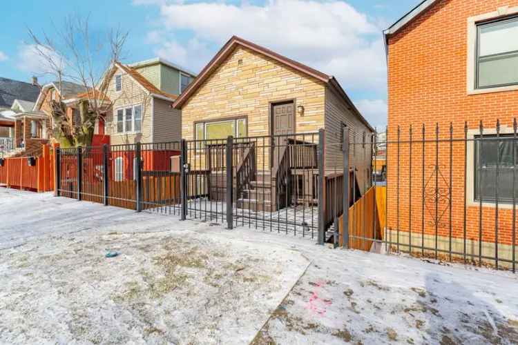 Single-family house For Sale in 2226, West 24th Street, Chicago, Illinois