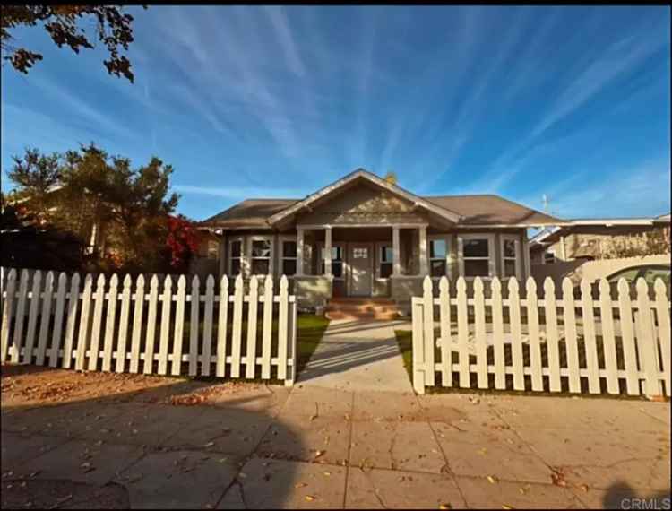 Single-family house For Sale in 3026, Ivy Street, San Diego, California