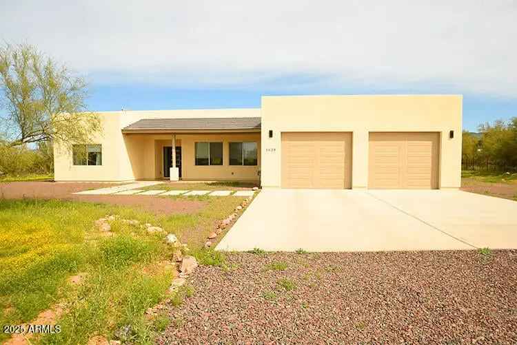 Single-family house For Sale in 1628, East Magellan Drive, New River, Arizona