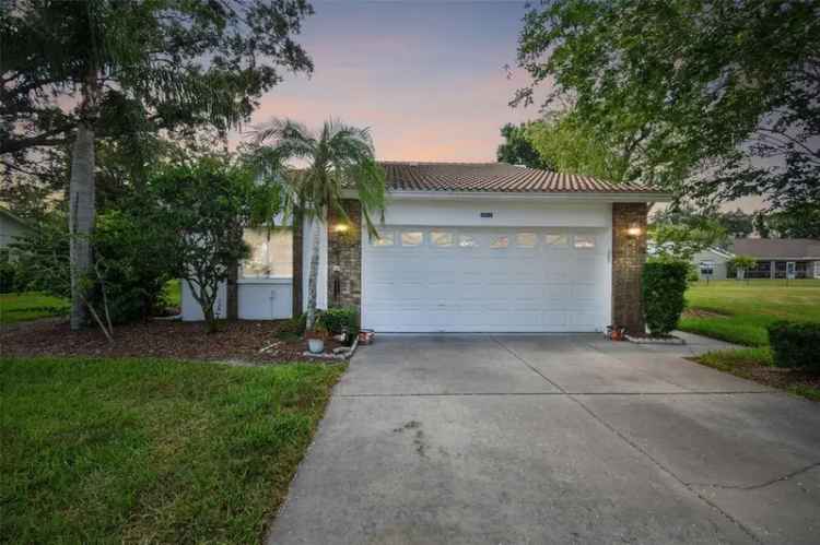 Single-family house For Sale in 5843, Garden Lakes Drive, Bradenton, Florida