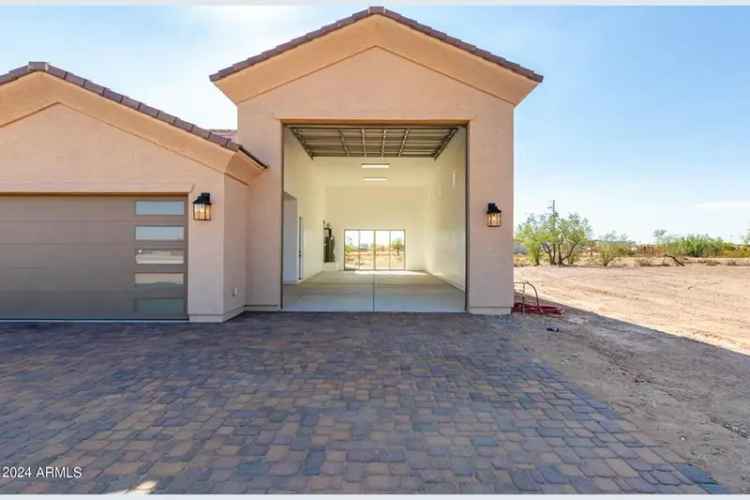 Single-family house For Sale in Surprise, Arizona