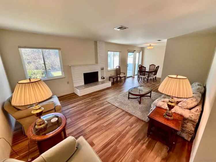 Single-family house For Sale in 16384, Roca Drive, San Diego, California