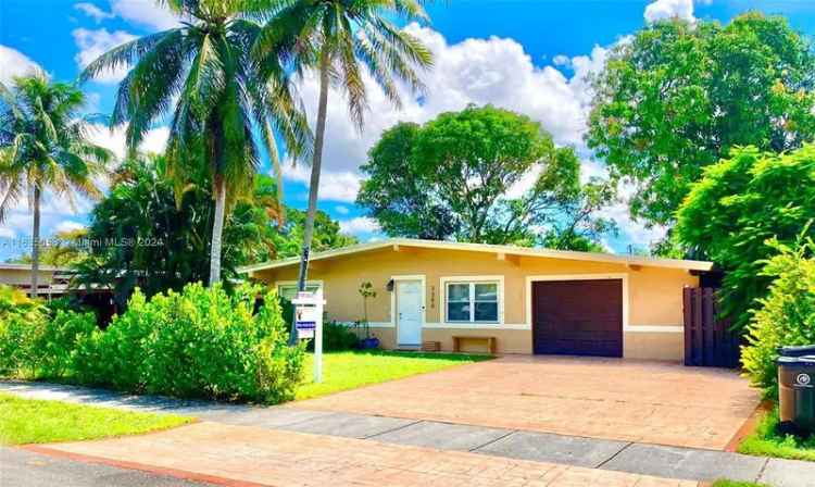 Single-family house For Sale in 3380, Southwest 20th Court, Fort Lauderdale, Florida