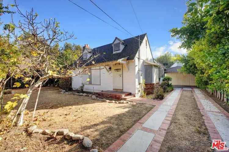 Single-family house For Sale in 12518, Addison Street, Los Angeles, California