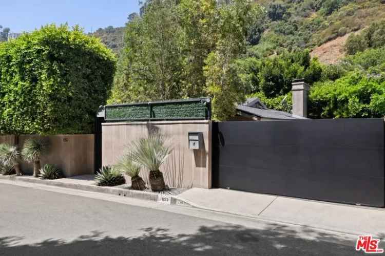 Single-family house For Sale in 1853, Franklin Canyon Drive, Beverly Hills, California