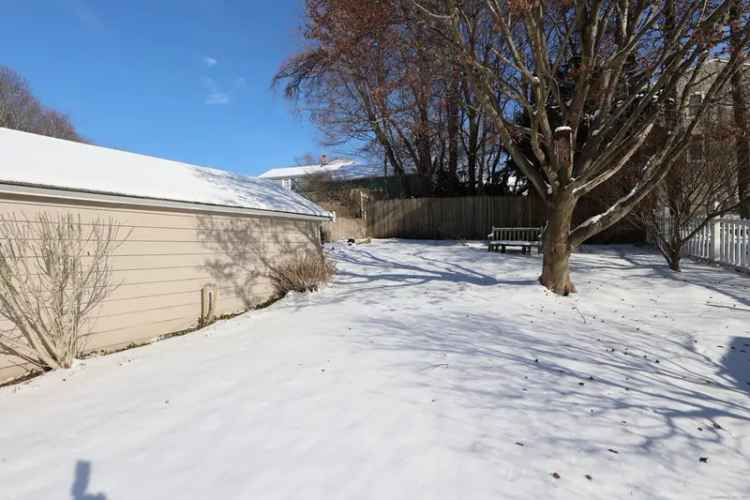 Single-family house For Sale in 18, Concord Road, Danbury, Connecticut