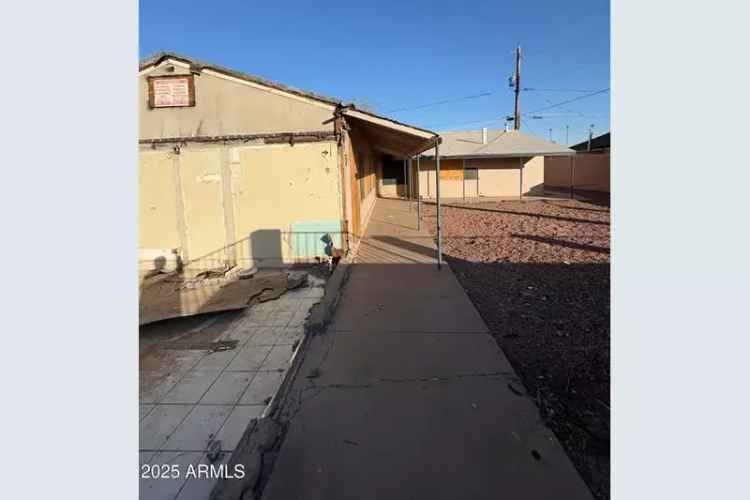 Multi-family house For Sale in 7025, North 66th Drive, Glendale, Arizona