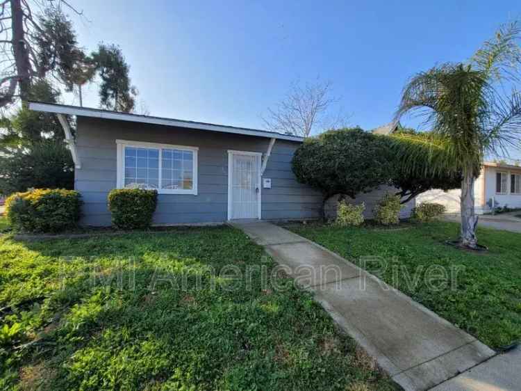 Roseville 3 Bed 1 Bath Single Story Home for Rent