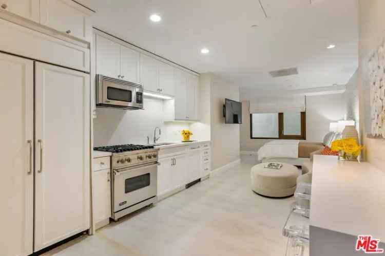 Condo For Sale in Los Angeles, California