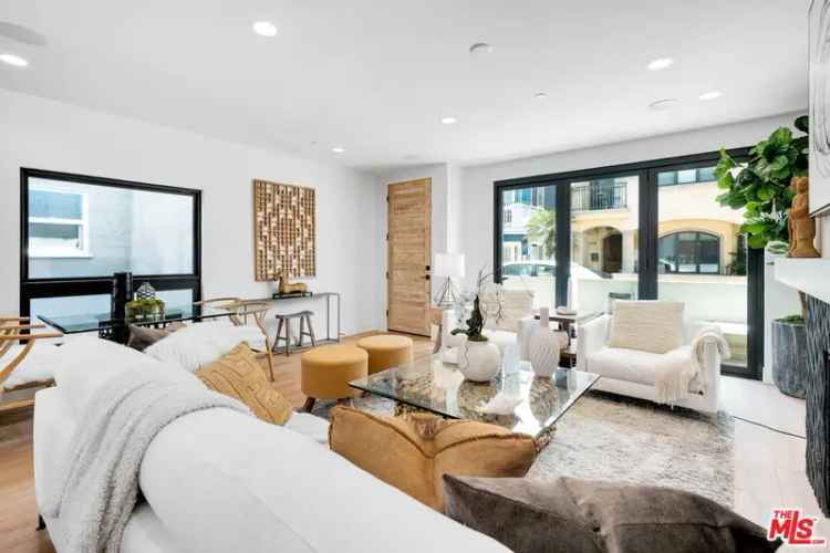 Co-op For Sale in 117,117 1/2, 25th Street, Newport Beach, California