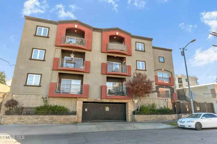 Single-family house For Sale in 11124, Burbank Boulevard, Los Angeles, California