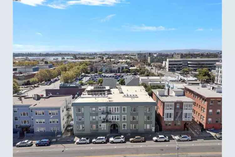 Multi-family house For Sale in 71, 10th Street, Oakland, California