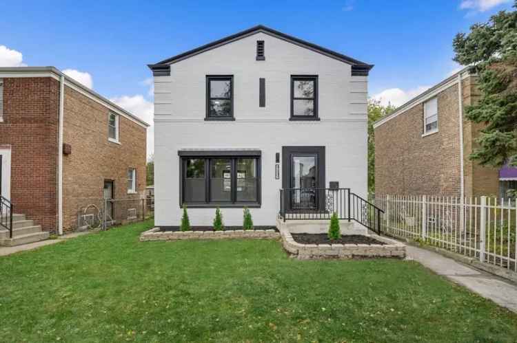 Single-family house For Sale in 9137, South Saginaw Avenue, Chicago, Illinois