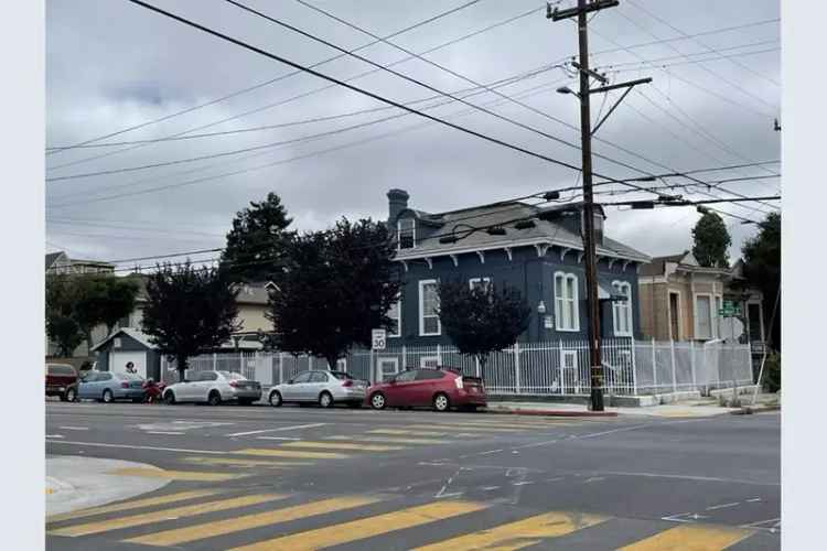 Duplex For Sale in 760, 29th Street, Oakland, California