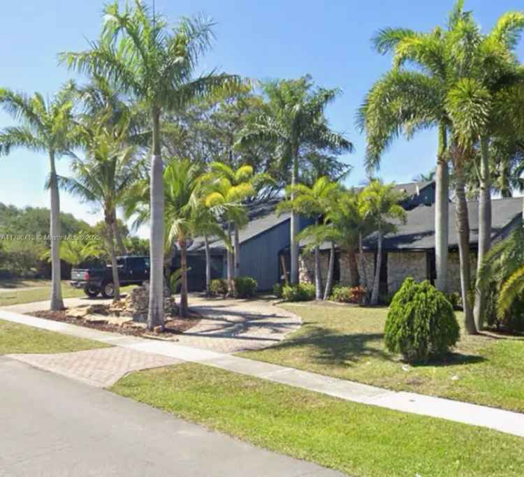 Single-family house For Sale in 3699, Lakeview Boulevard, Delray Beach, Florida