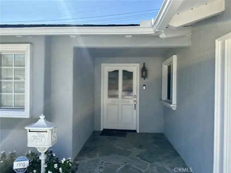 Single-family house For Sale in 23172, Gainford Street, Los Angeles, California