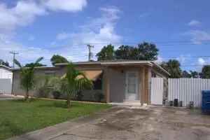 Single-family house For Sale in 1122, South 14th Street, Lantana, Florida