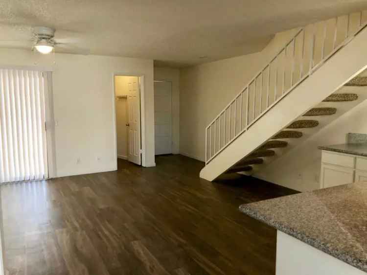 Multi-family house For Sale in Cathedral City, California