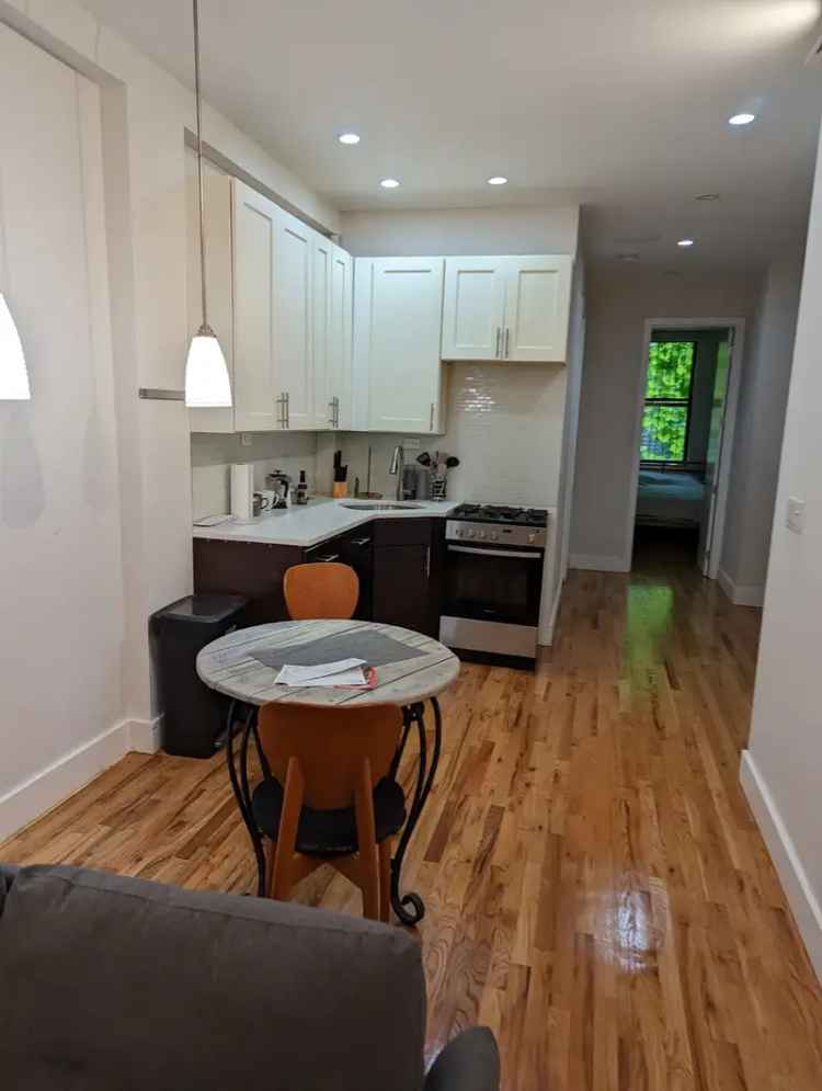 Spacious 2 BR Apartment with Backyard Access