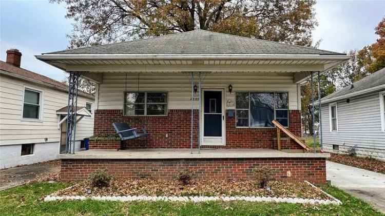 Single-family house For Sale in 2940, Washington Avenue, Granite City, Illinois