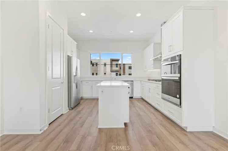 Condo For Sale in Irvine, California