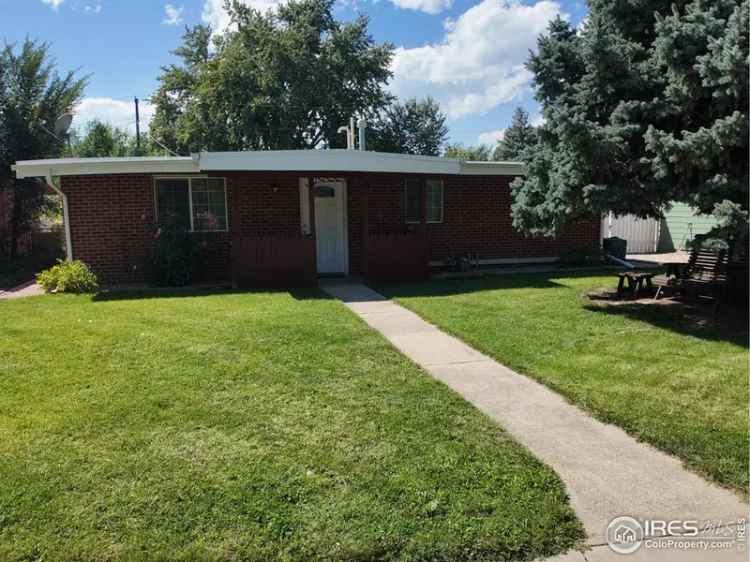 Single-family house For Sale in 1323, Gay Street, Longmont, Colorado