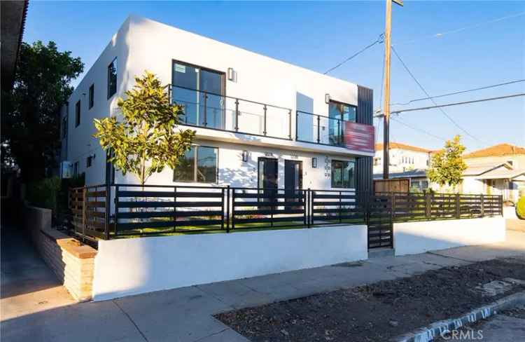 Single-family house For Sale in 1228, West 8th Street, Los Angeles, California