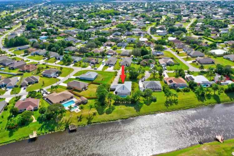 Single-family house For Sale in 256, Southwest Ridgecrest Drive, Port Saint Lucie, Florida