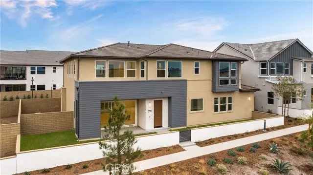 Single-family house For Sale in Irvine, California