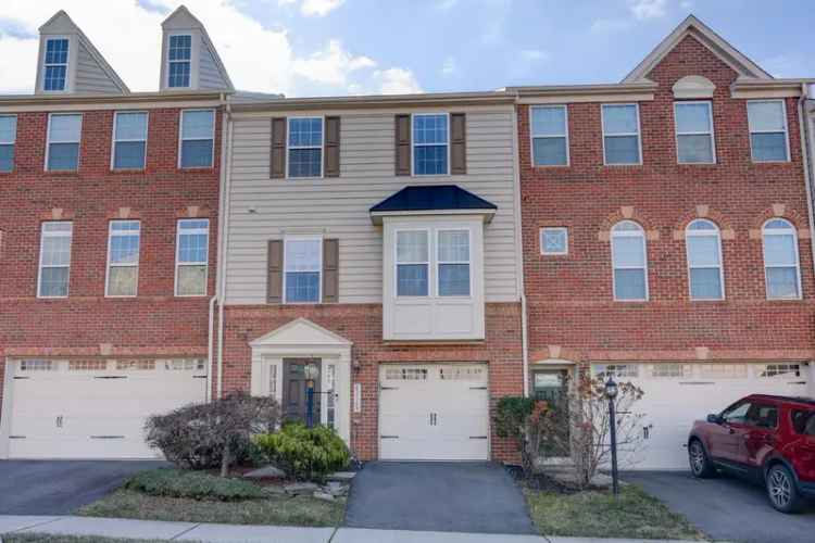 Beautiful 3-Floor Townhouse for Rent in Aldie VA