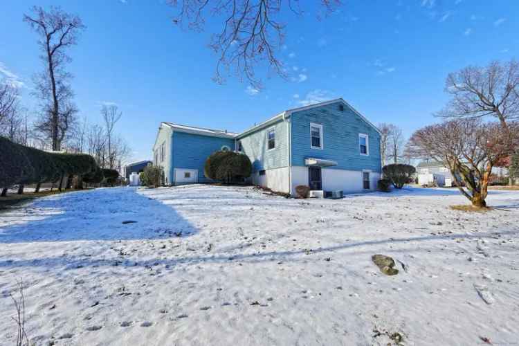 Single-family house For Sale in 19, Mist Hill Drive, Brookfield, Connecticut