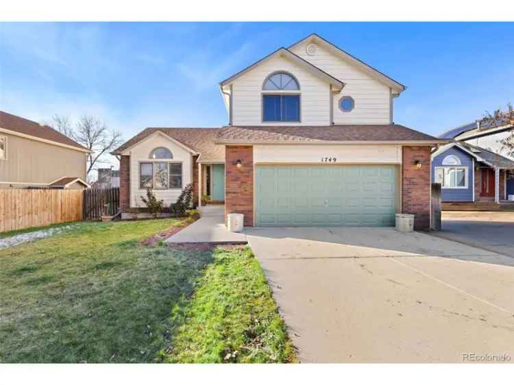 Single-family house For Sale in 1749, Foster Drive, Longmont, Colorado