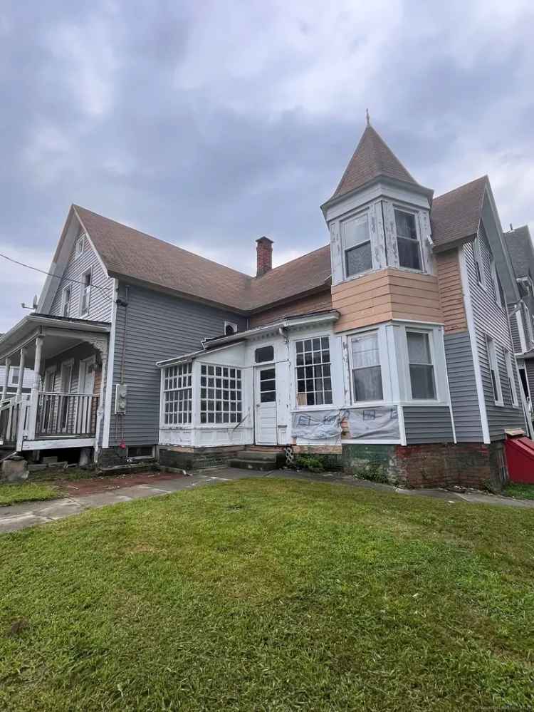 Multi-family house For Sale in 15, Thirteenth Street, Norwich, Connecticut