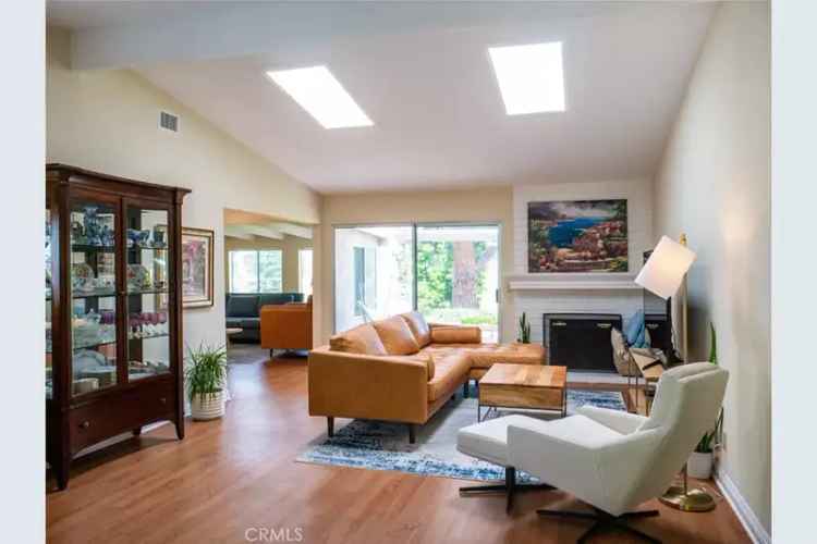 Single-family house For Sale in 28242, Via Herrera, Mission Viejo, California