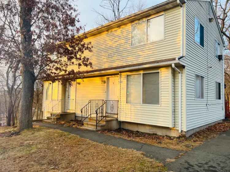 Multi-family house For Sale in 662, Frost Road, Waterbury, Connecticut