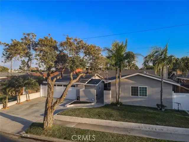 Single-family house For Sale in 3140, Sumatra Place, Costa Mesa, California