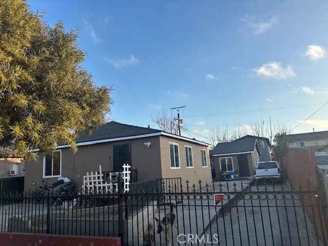 Single-family house For Sale in 1580, East 47th Street, Los Angeles, California